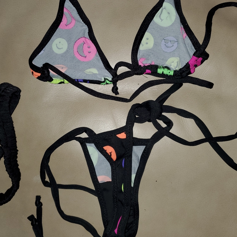 Handmade Smiley Face Tri-Top Thong Bottom Bikini - Picture 7 of 8